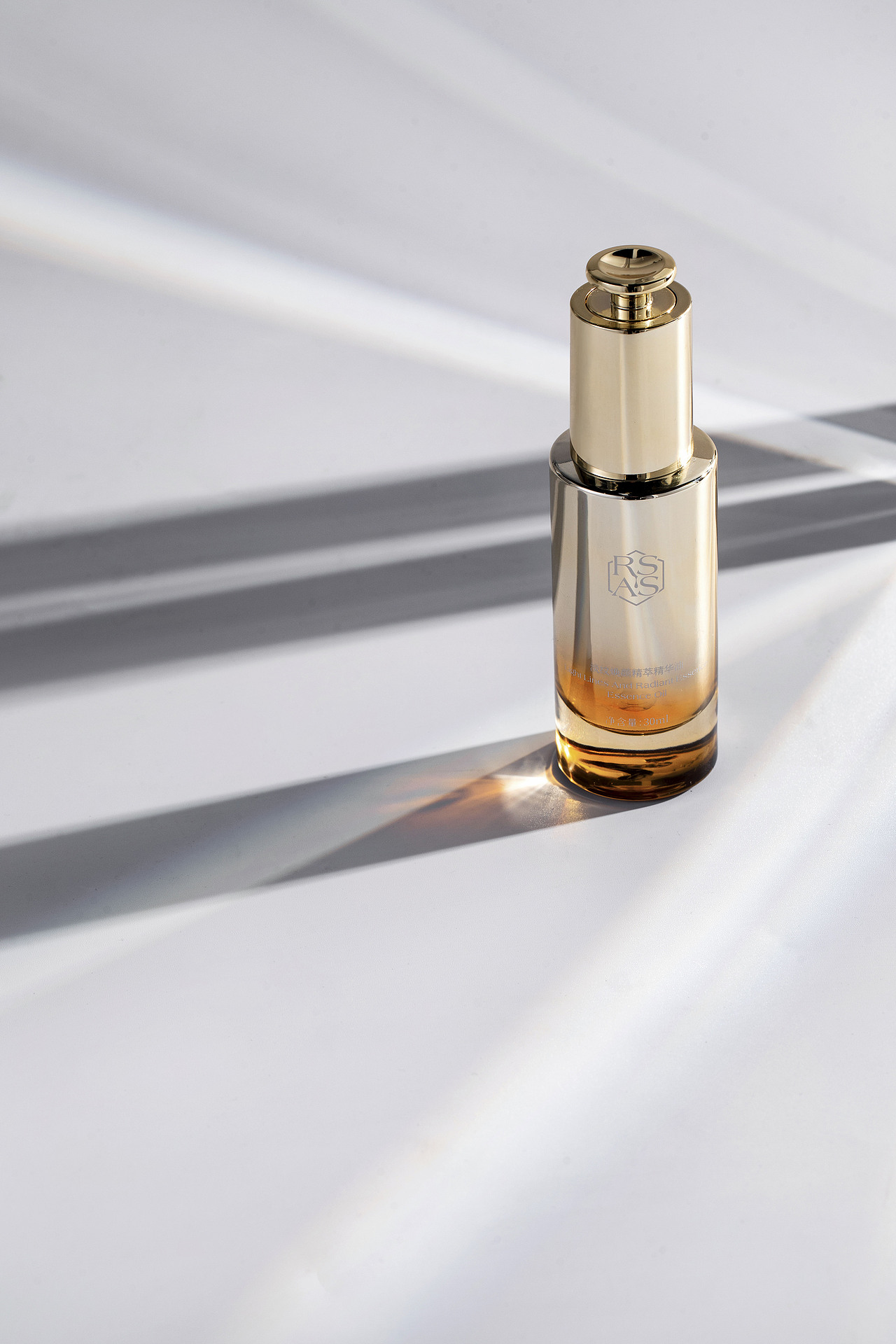 留念一下 | 精华油 水乳 护肤品组合什么的（图ZMzM4NzY1NTM2） - 产品摄影 - 站酷设计师妙音摄影原创素材 - 站酷ZCOOL