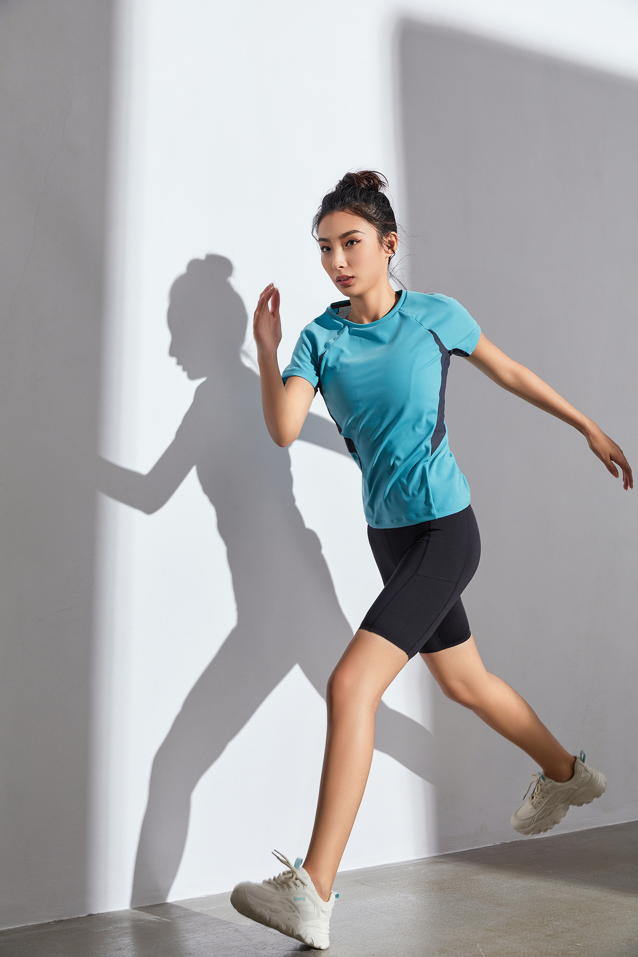 瑜伽服 很久以前我们应该叫健美裤（图ZMzQyMTcxMTUy） - 人像摄影 - 站酷设计师深圳摄影师高乔原创素材 - 站酷ZCOOL