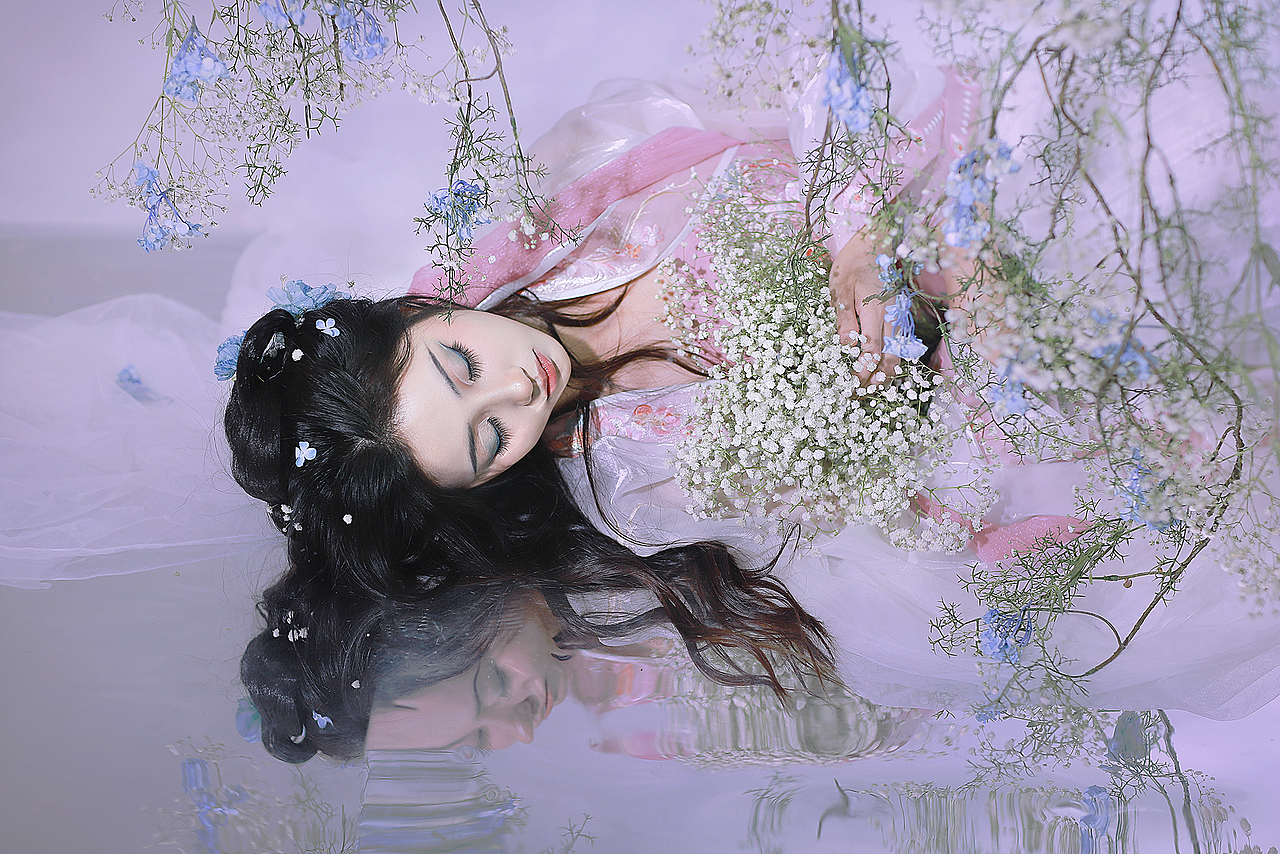 室内汉服｜花不是为花店而开 人有各自的月亮