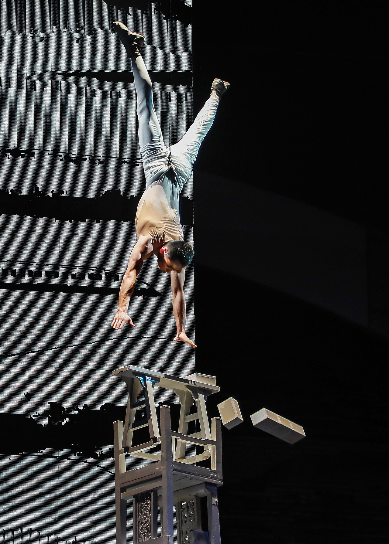 杂技展演 济南市杂技团杂技剧《泉城记忆》