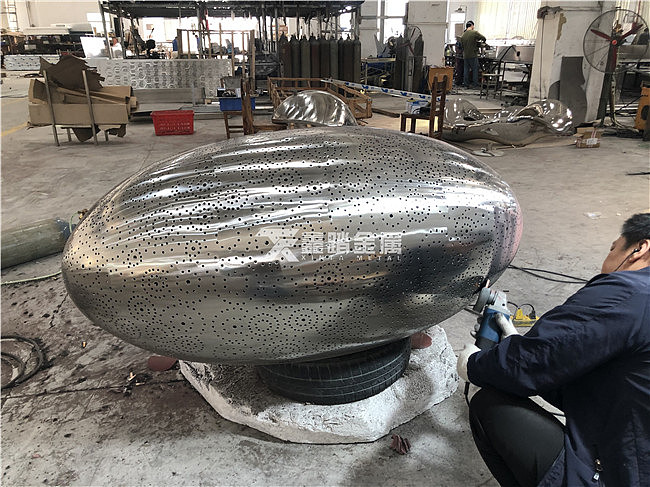 地产不锈钢圆球体雕塑、夜景发光创意艺术雕塑