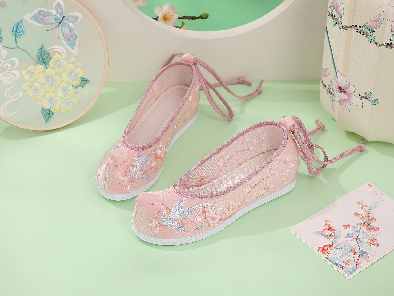 古风绣花鞋（图ZMzU3NjI1NjE2） - 产品摄影 - 站酷设计师陈若鱼cry原创素材 - 站酷ZCOOL