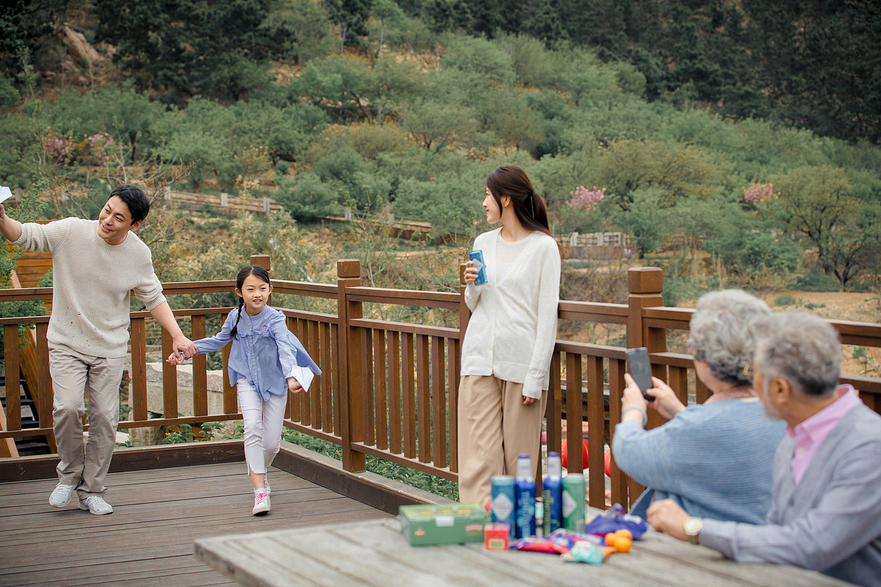 全家一起去旅行｜幸福生活方式（图ZMzMyNTQ1MjI0） - 人像摄影 - 站酷设计师杨易昌Double_E原创素材 - 站酷ZCOOL