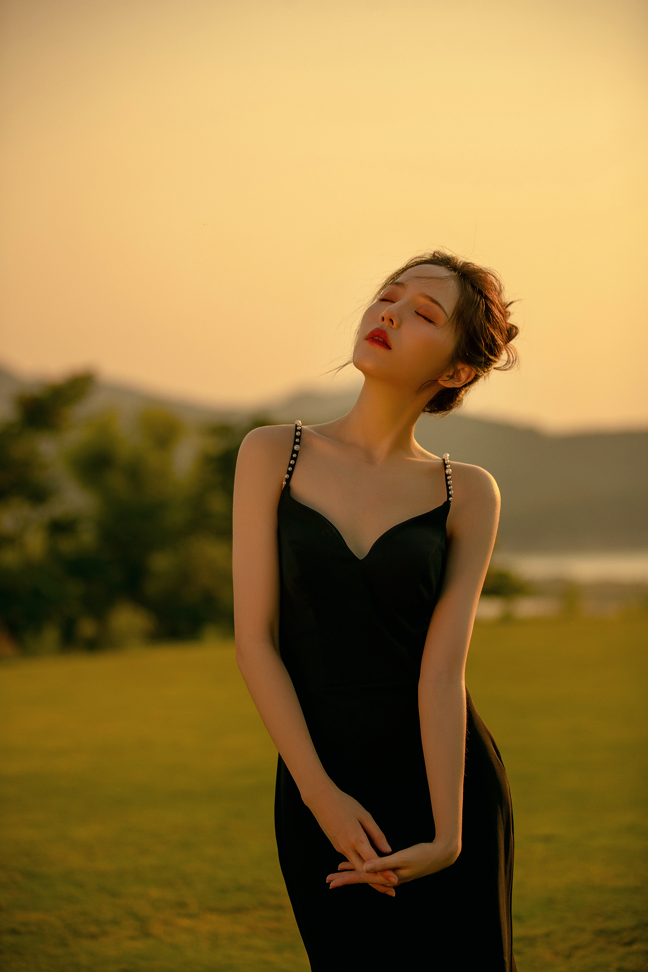 浪漫的不是夕阳是我, 法式优雅小黑裙情绪写真