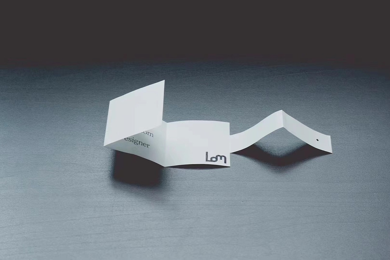 lom工作室自用名片设计