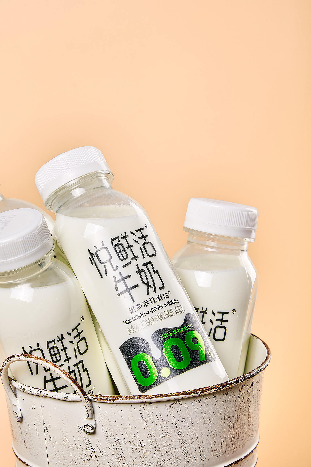 悦鲜活牛奶产品图