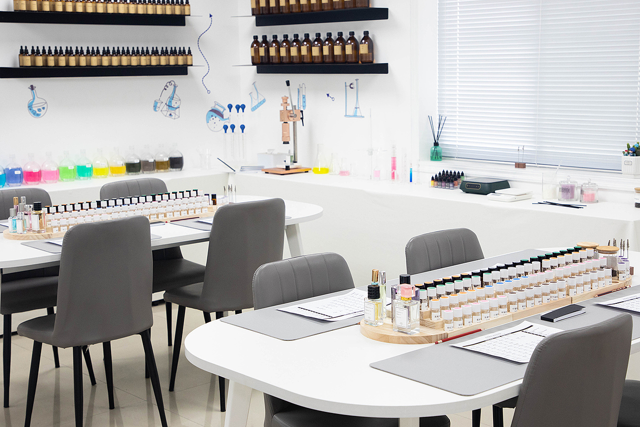 香水拍攝 場景攝影 自調(diào)香水 產(chǎn)品拍照 靜物攝影 環(huán)境（圖ZMzMwNzk0ODky） - 環(huán)境/建筑攝影 - 站酷設(shè)計(jì)師伍壹柒攝影工作室原創(chuàng)素材 - 站酷ZCOOL