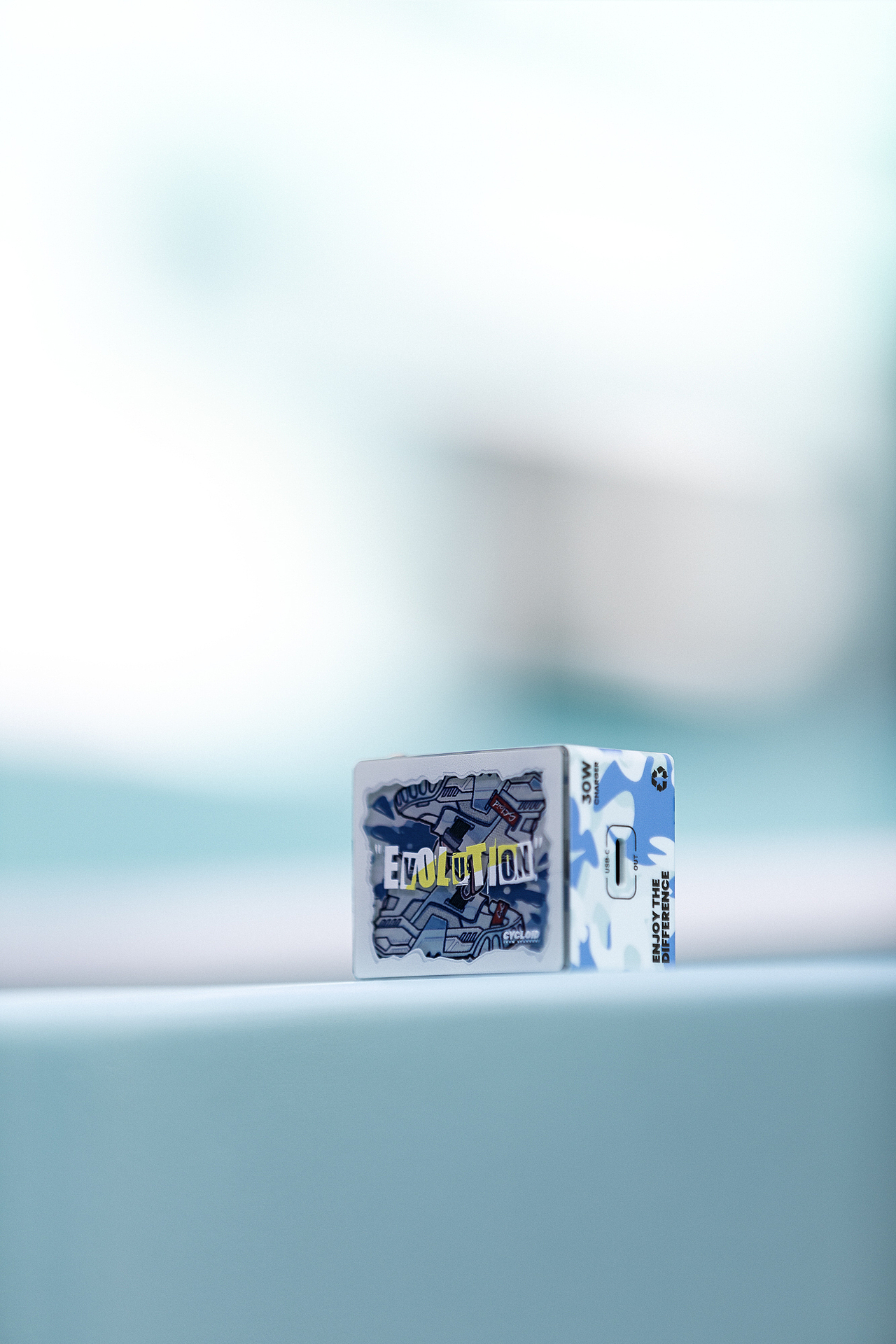 随手拍丨CYCLOID 30W 鞋盒充电头（图ZMzM0NTUwMjky） - 产品摄影 - 站酷设计师白底图原创素材 - 站酷ZCOOL