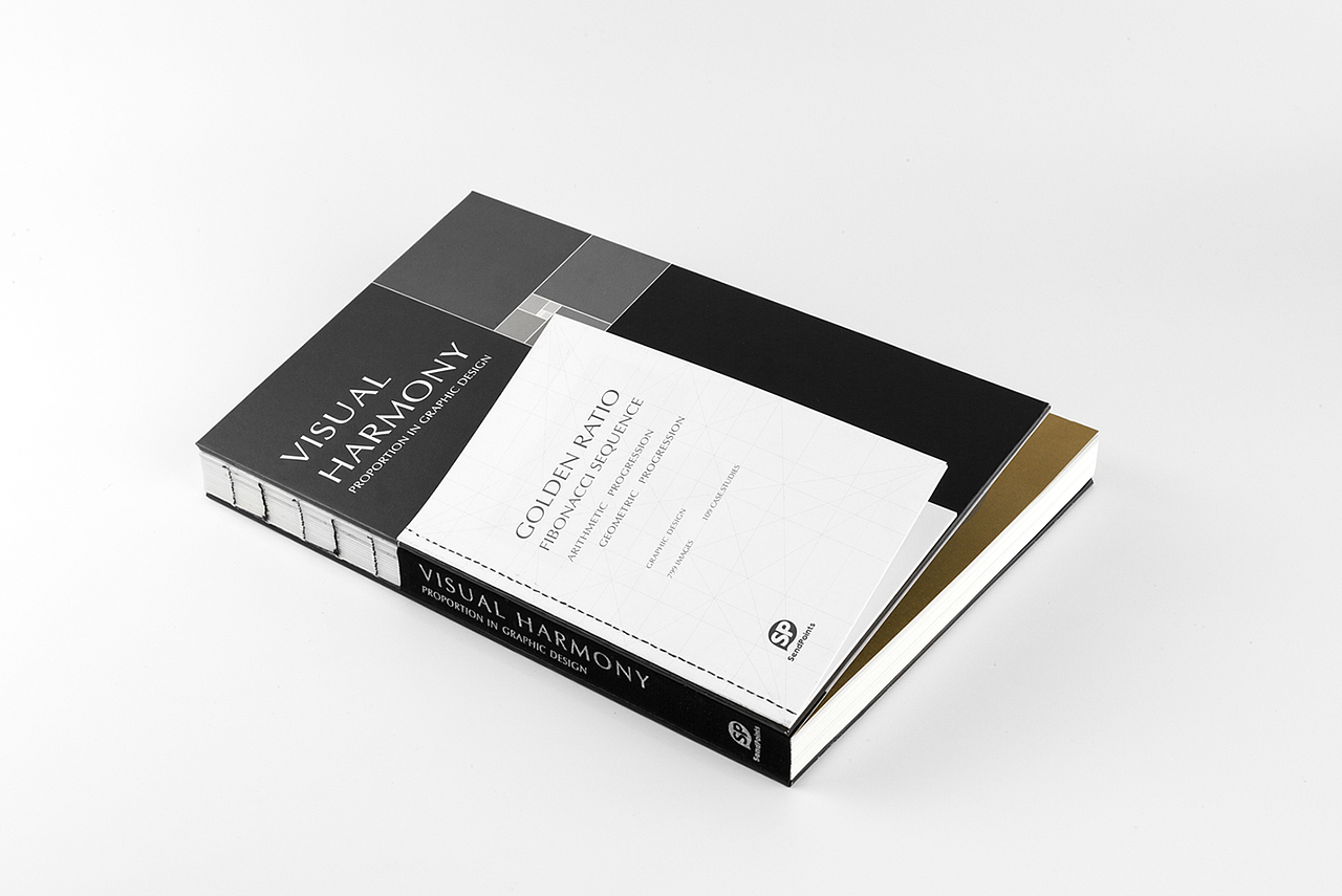 的装帧结构为半裸脊锁线装,所谓半裸脊,即是在书脊下半部分粘连一块布