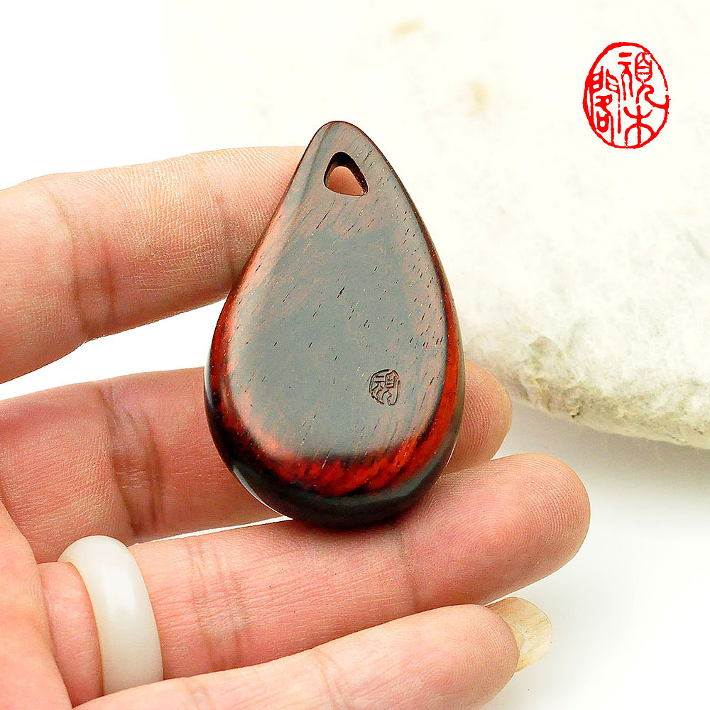 顽木作品《紫檀水滴吊坠》（图ZMzQ0MzE1NTcy） - 工艺品设计 - 站酷设计师顽木阁原创素材 - 站酷ZCOOL