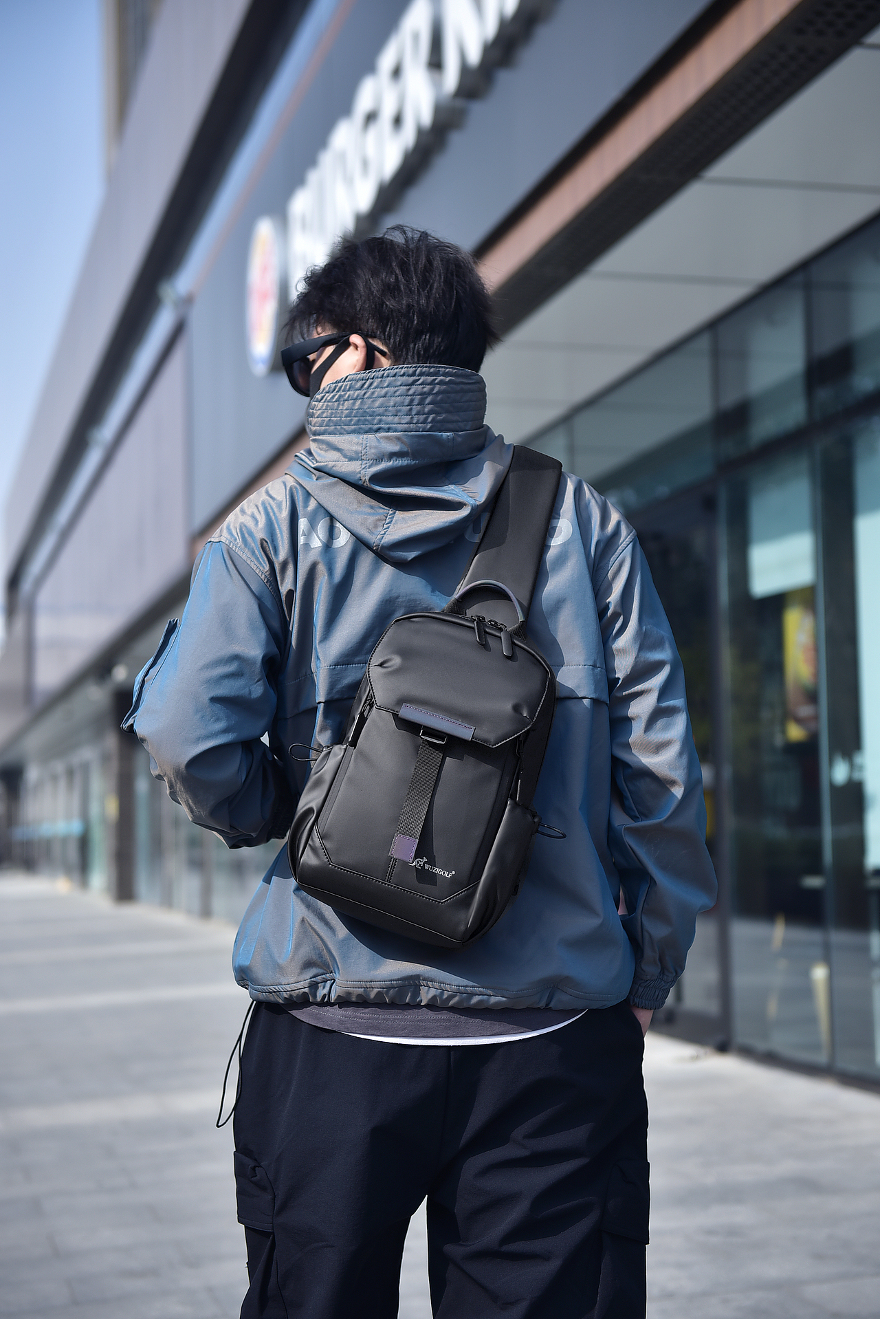 男包 潮包 男模特（图ZMzU0MTk4Mjg0） - 产品摄影 - 站酷设计师新锐远博原创素材 - 站酷ZCOOL