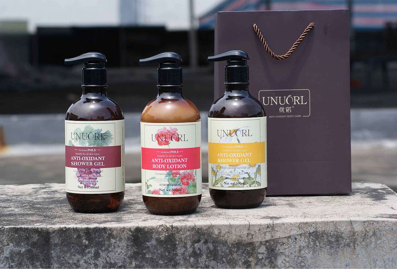 日化用品(身体乳沐浴露包装设计)