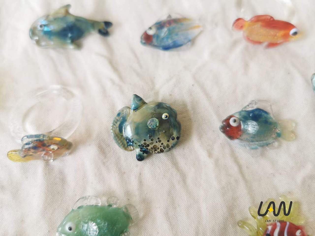 最近我的灯工玻璃作品《小鱼系列》（图ZMzEzNTcwNDI4） - 首饰设计 - 站酷设计师hlan512原创素材 - 站酷ZCOOL