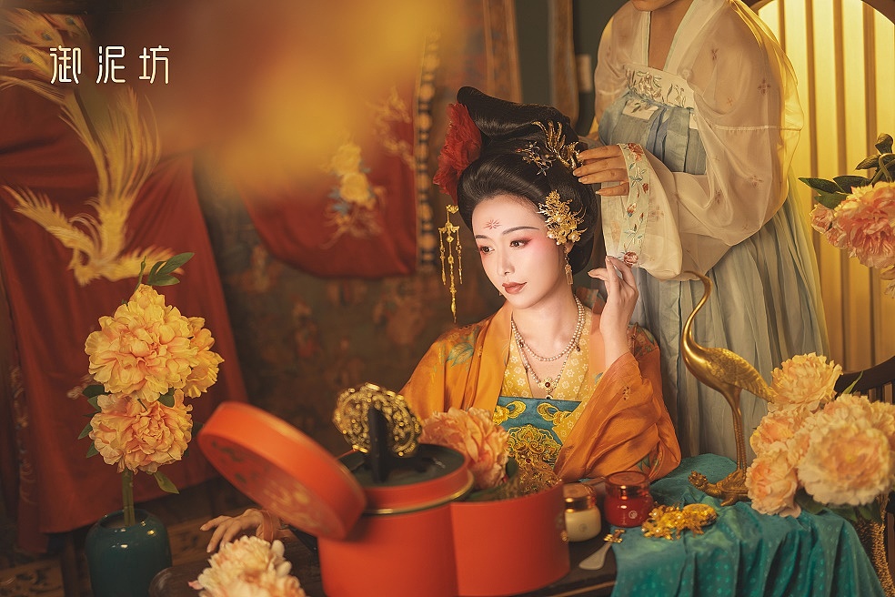 御泥坊品牌2022年新设计产品:云想衣裳花想容御奁