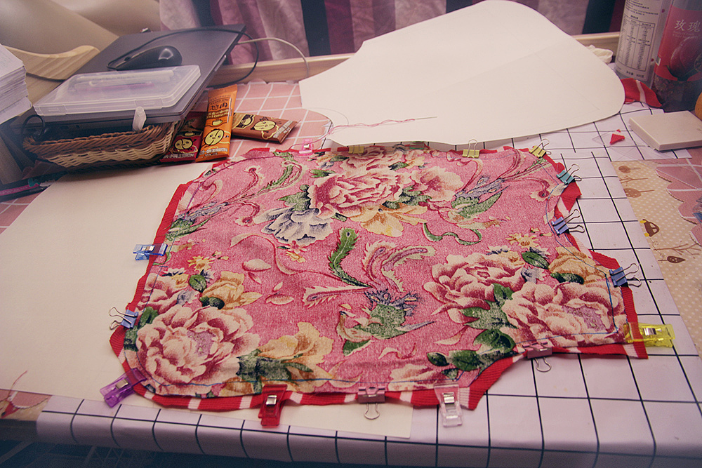 樹(shù)下問(wèn)崽子，老娘裁花衣。（圖ZMzAyNjA4NjQ0） - 兒童服飾 - 站酷設(shè)計(jì)師風(fēng)陵師太原創(chuàng)素材 - 站酷ZCOOL