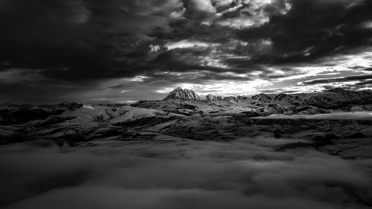 不如亲眼所见贡嘎雪山