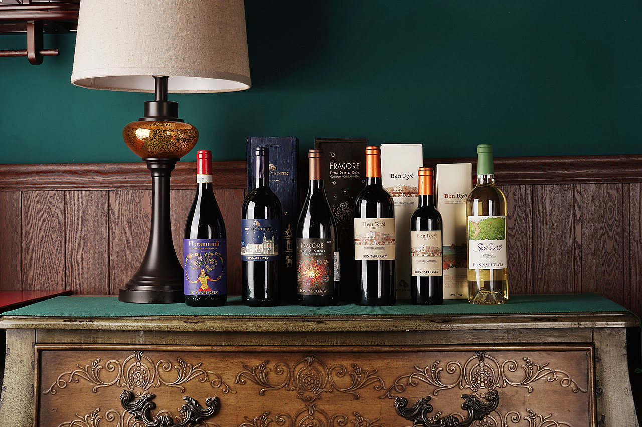 瓶子的多种拍法 - 2021-2022作品集（图ZMzEyNzIyMDky） - 产品摄影 - 站酷设计师韋韋韋維斯原创素材 - 站酷ZCOOL