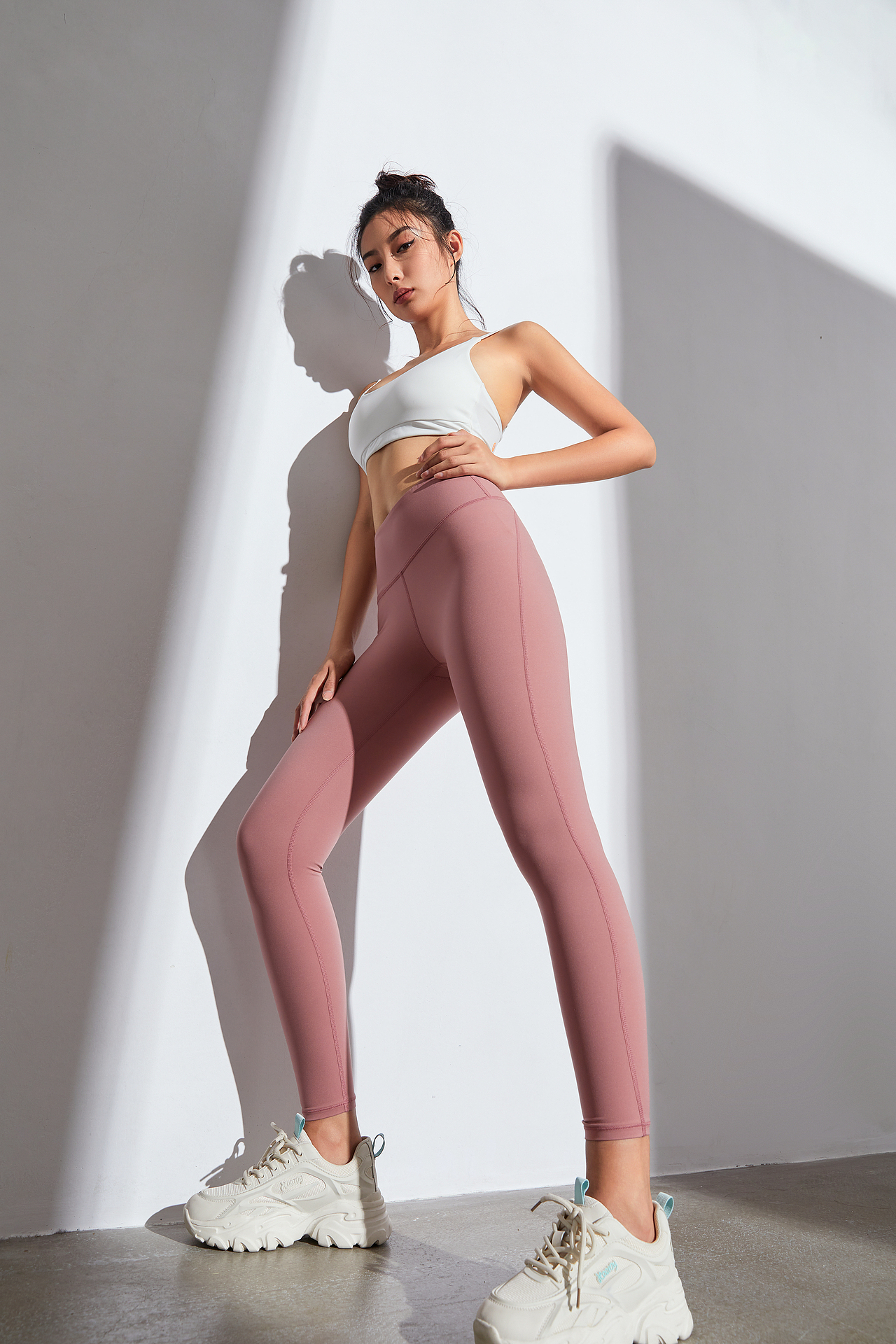 瑜伽服 很久以前我们应该叫健美裤（图ZMzQyMTcxMjA0） - 人像摄影 - 站酷设计师深圳摄影师高乔原创素材 - 站酷ZCOOL
