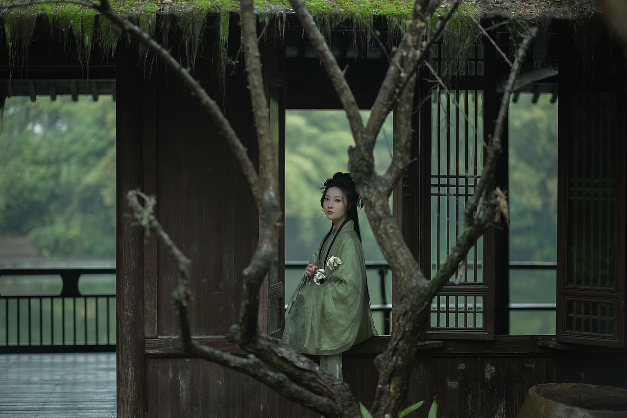 绿意晓声浓