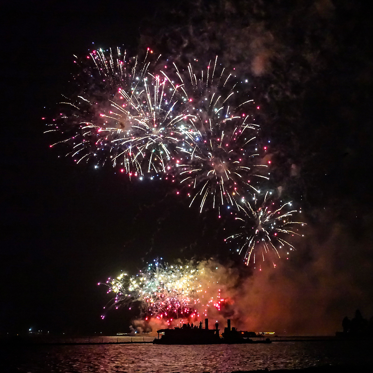 无锡｜21年的中秋｜烟花｜寄畅园（图ZMzQ3MTc2OTg4） - 人文/纪实摄影 - 站酷设计师树云Serene原创素材 - 站酷ZCOOL