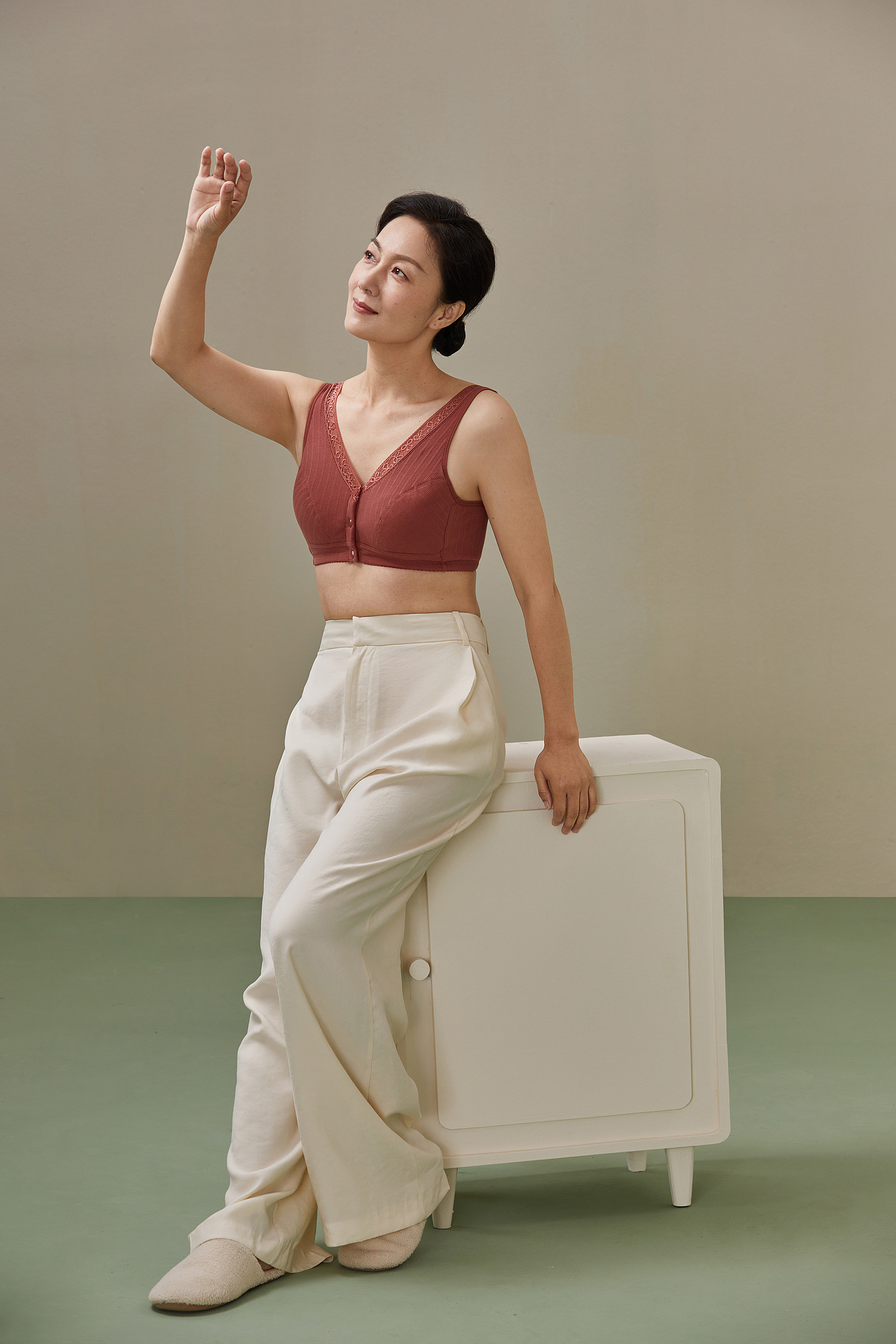 HEIBAI电商 | 中老年文胸也能拍出松弛感（图ZMzU4NzUxOTA0） - 人像摄影 - 站酷设计师杭州黑白影像原创素材 - 站酷ZCOOL