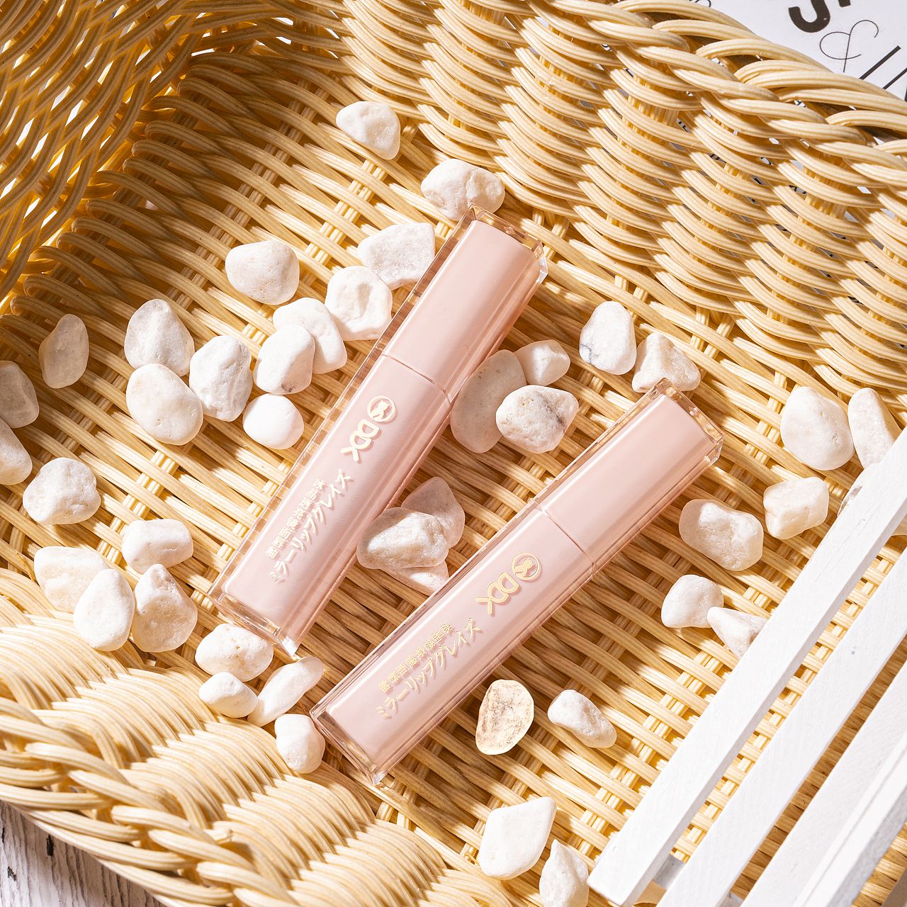 镜面唇釉（图ZMzM2MDQ3Nzgw） - 产品摄影 - 站酷设计师湖福原创素材 - 站酷ZCOOL