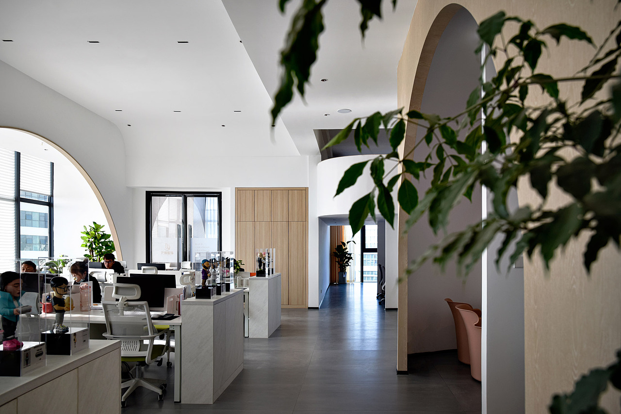 凡事都有寓意,只要你肯去找。
——爱丽丝梦游仙境<br><br>融入多元素,塑造新奇空间;<br>语境突破束缚,待你去寻找。