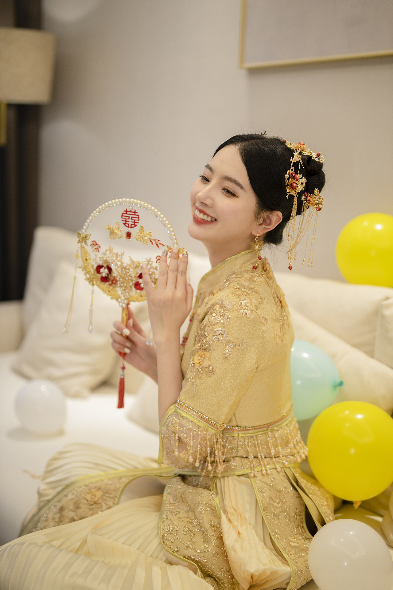 团扇商拍-金灿灿的新娘好美