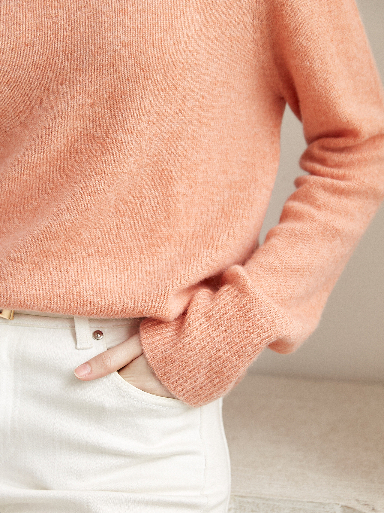 3色圆领羊毛衣上身图拍摄