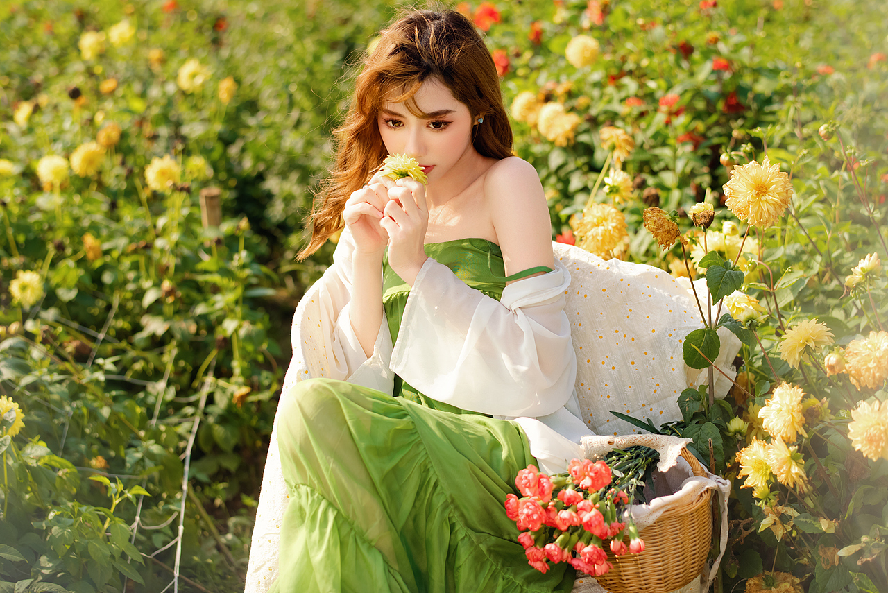 森泽视觉 │ 人像摄影/修图｜户外纯欲风花田绿裙子（图ZMzQxMTYwOTQw） - 人像摄影 - 站酷设计师乔韩森原创素材 - 站酷ZCOOL