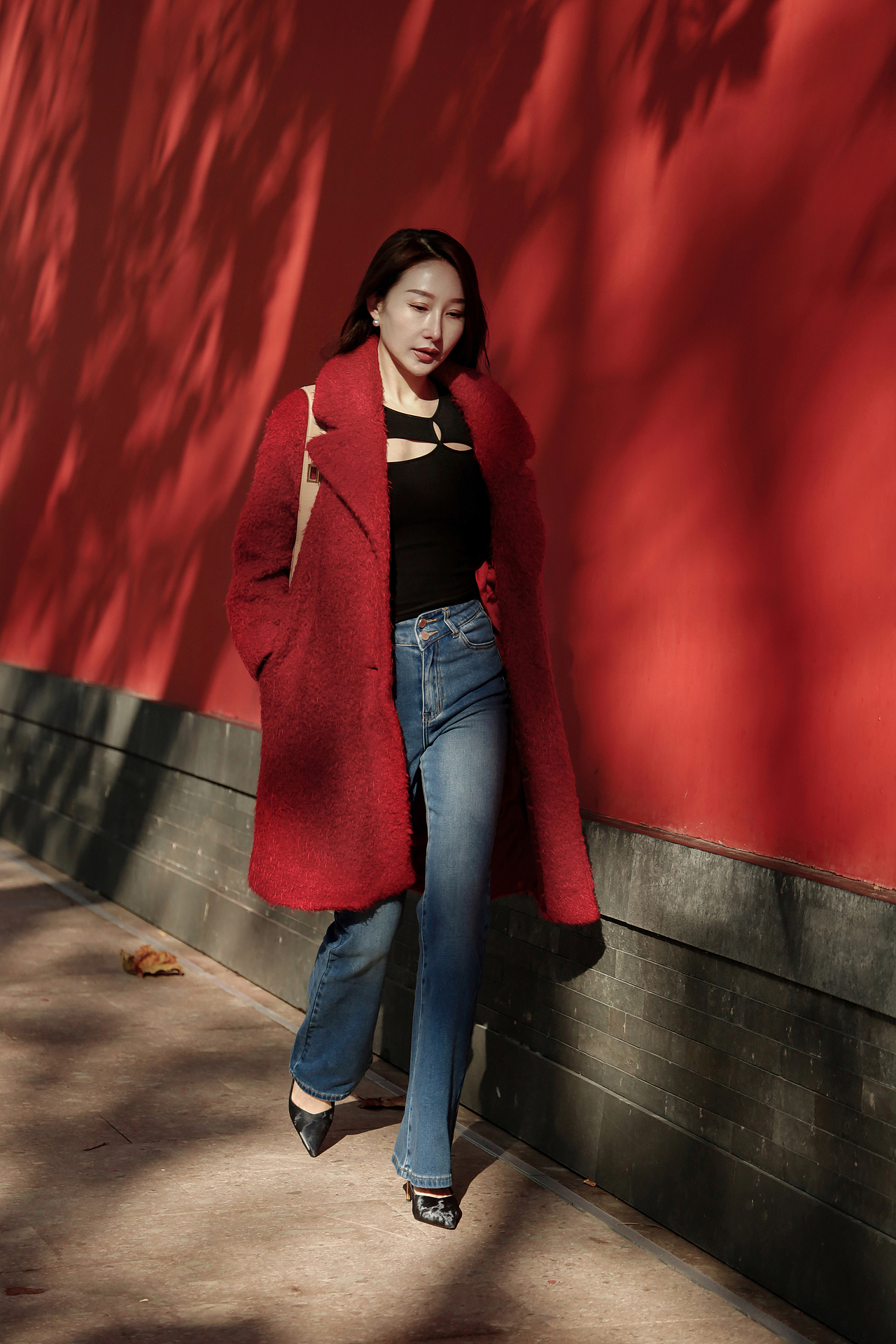 德寿宫红墙（图ZMzI1NjA1NjMy） - 人像摄影 - 站酷设计师Z189005136原创素材 - 站酷ZCOOL