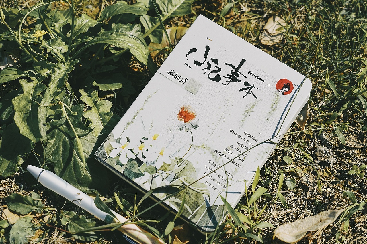 视觉设计:离离原上草 - 茶颜悦色