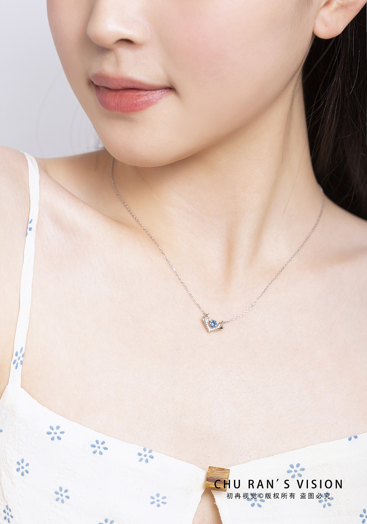 雪中麋鹿项链饰品