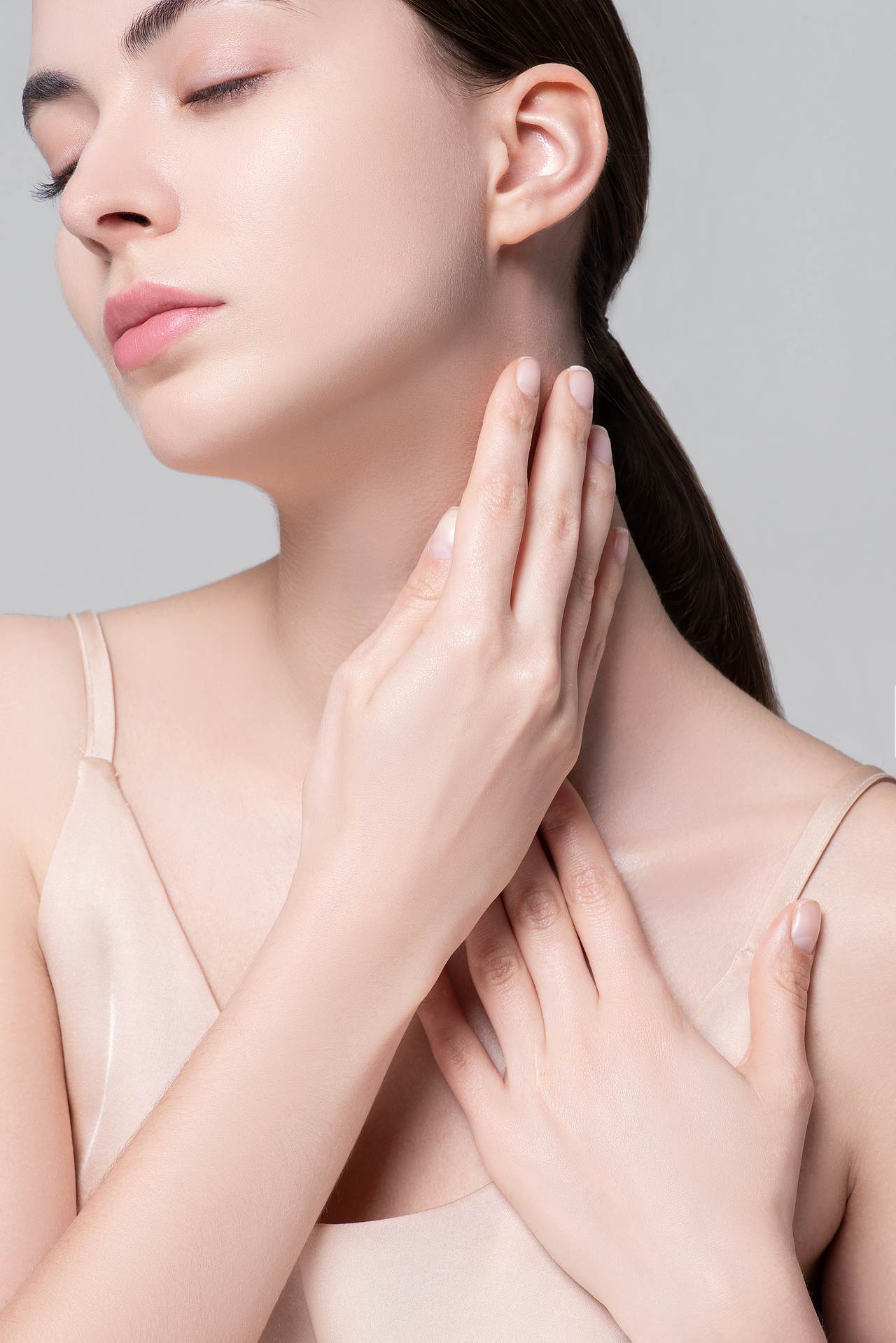 youth shots护肤品-创意场景、质地、模特展示