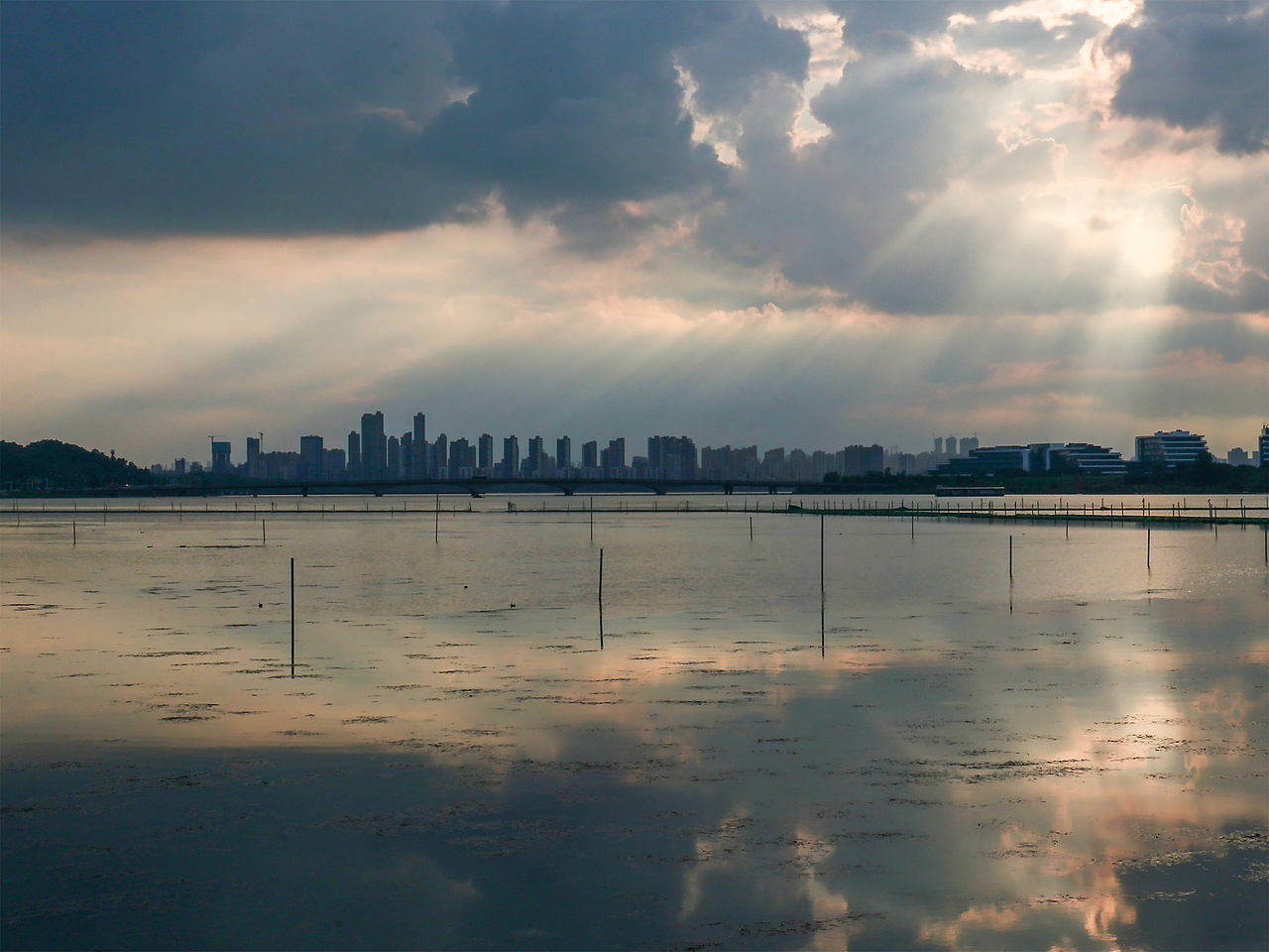 中南民族大學(xué)南湖（圖ZMzA4ODAxODA4） - 風(fēng)光攝影 - 站酷設(shè)計(jì)師瓦爾德吖原創(chuàng)素材 - 站酷ZCOOL