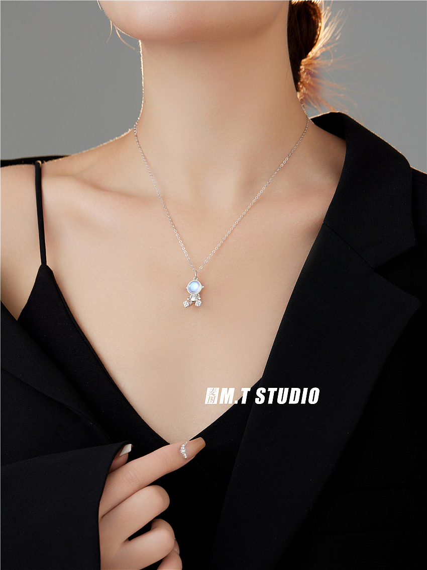 无头风模特氛围感耳钉珍珠项链拍摄（图ZMzM0NTEwNjc2） - 人像摄影 - 站酷设计师麦图商业摄影原创素材 - 站酷ZCOOL