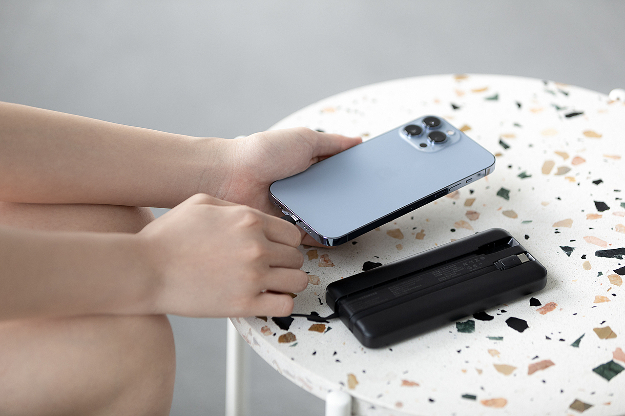 随手拍丨台电自带线充电宝