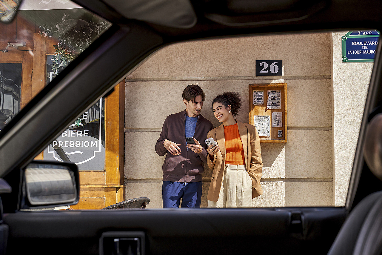 隐立手机壳 With Model（图ZMzY2Mjc3MDk2） - 产品摄影 - 站酷设计师摄影师萧十一原创素材 - 站酷ZCOOL