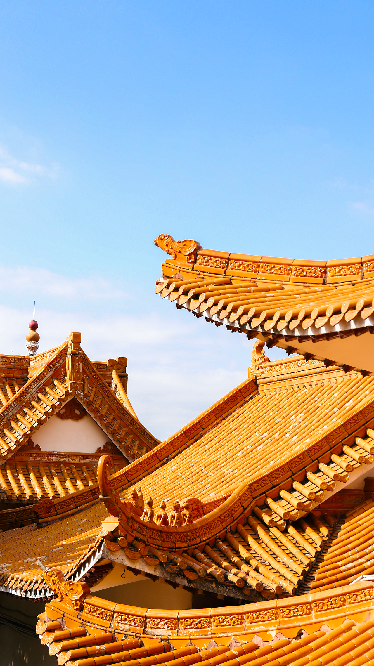 山寺清幽一缕青烟