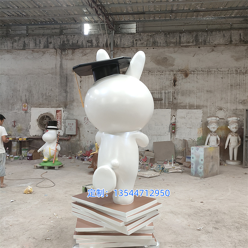 房地产广场户外形象装饰摆件学院兔子造型卡通雕塑定制