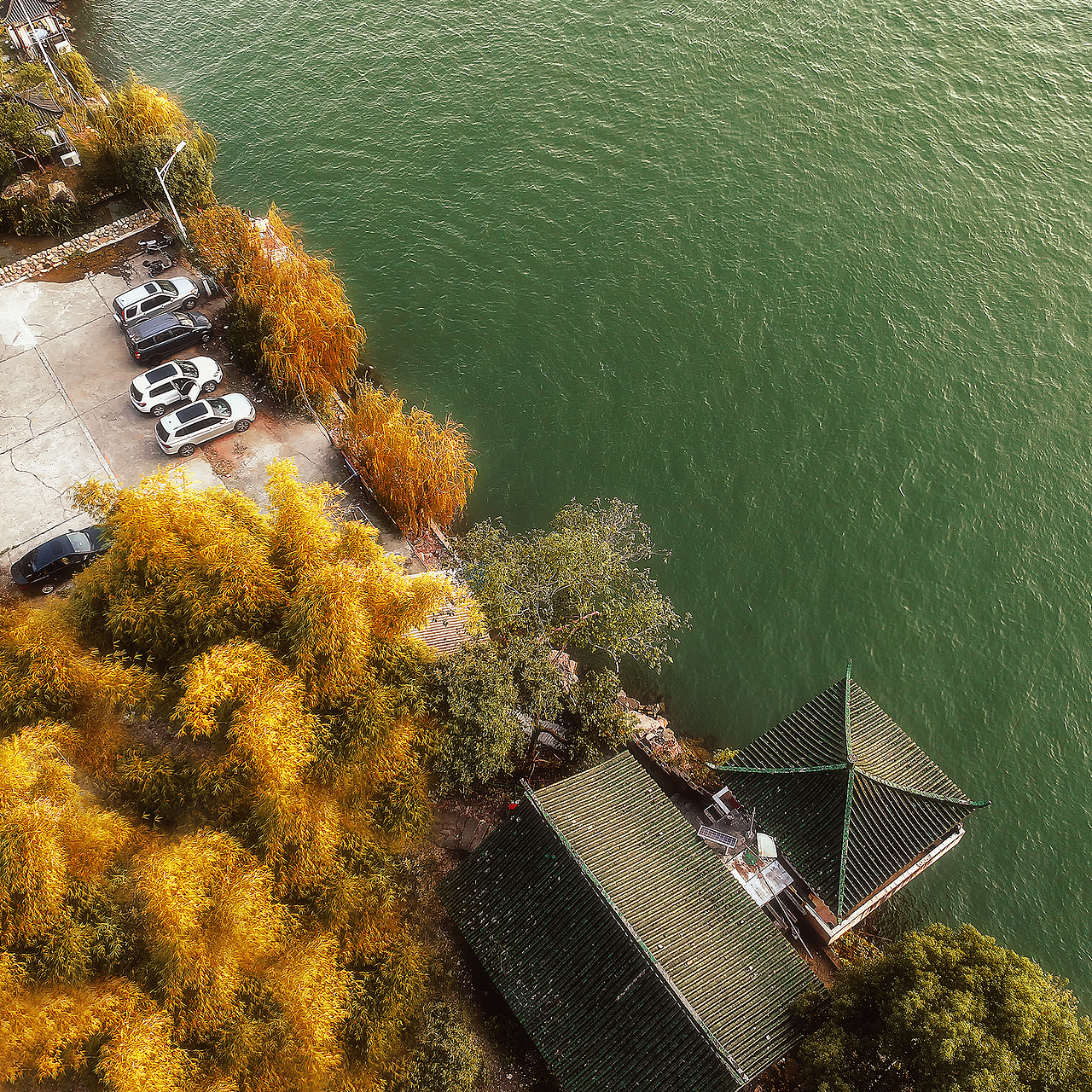 长江三峡西陵峡口三游洞秋意正浓