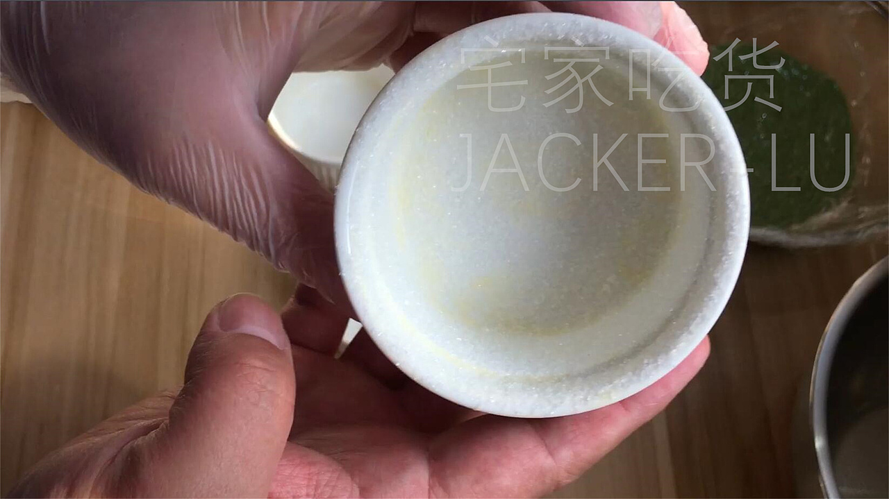 抹茶舒芙蕾,清幽与浓郁交相辉映,让人不禁心驰神往。