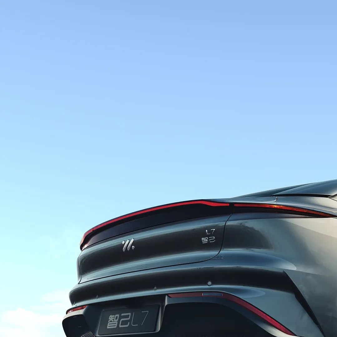 智己汽车宣传物料渲染