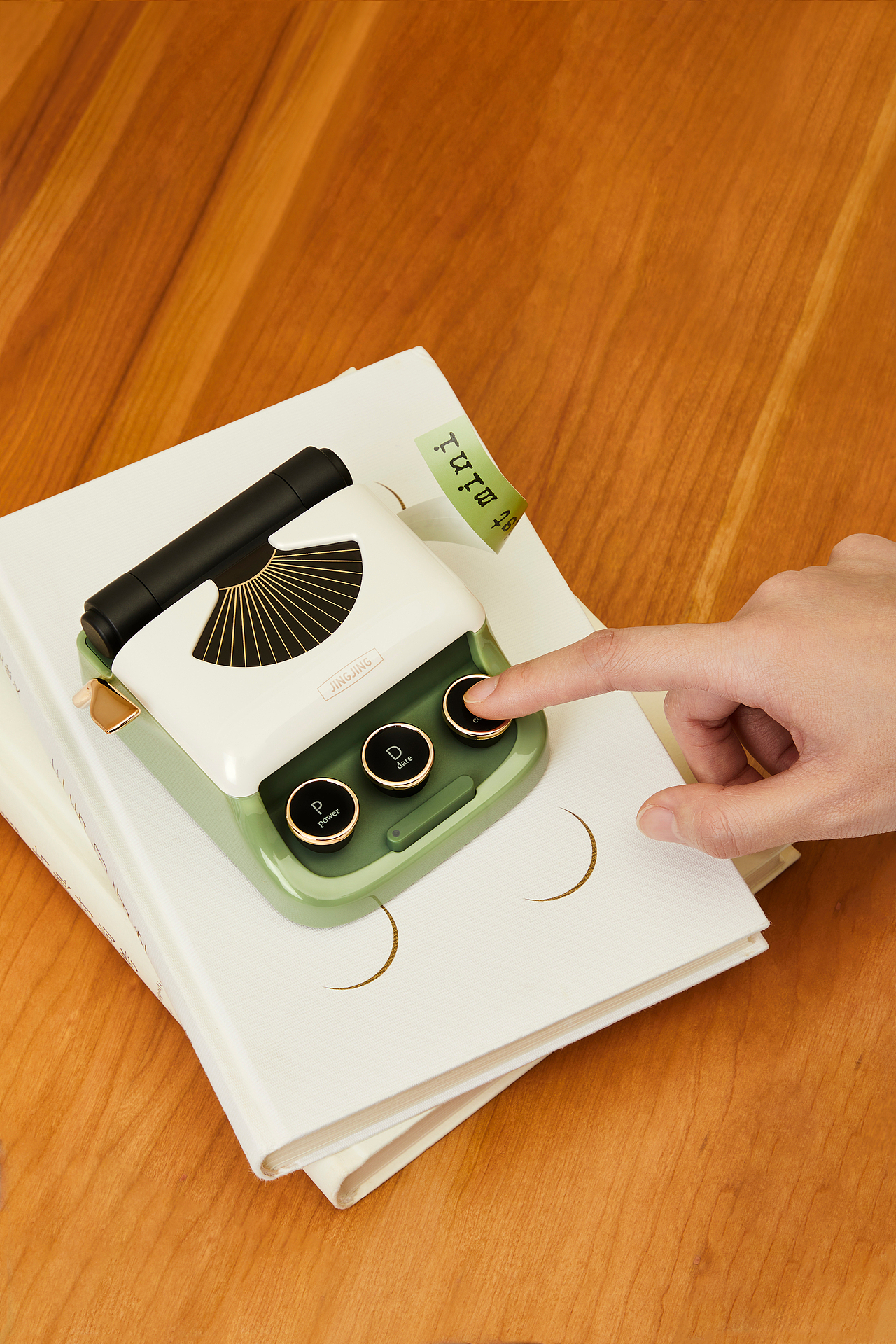 拍了一款好看又实用的标签机（图ZMzUwMzYzNTIw） - 产品摄影 - 站酷设计师摄影师_暮辰原创素材 - 站酷ZCOOL