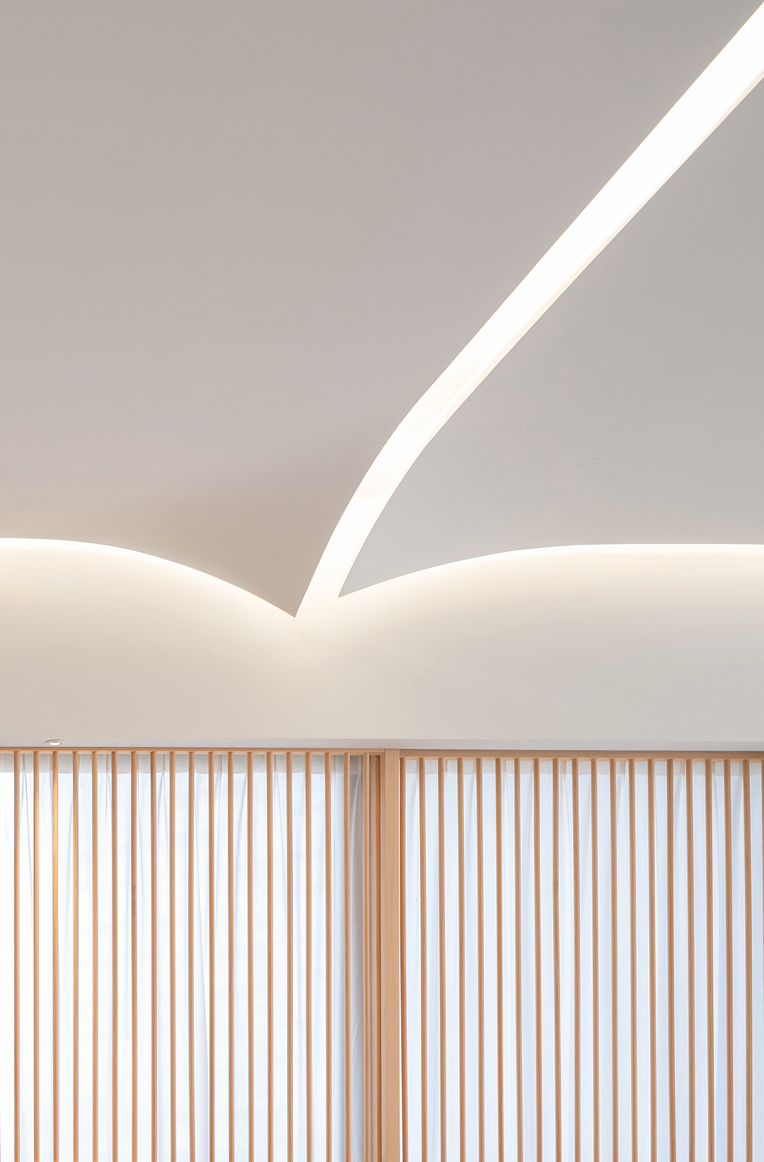 项目名称|如纸
<br>项目地址|中国 深圳 天鹅湖花园<br><br>设计面积|258㎡<br><br>设计机构|未耒设计(深圳)有限公司<br><br>主案设计|胡游柳<br><br>摄影团队|Lephoto乐在拍