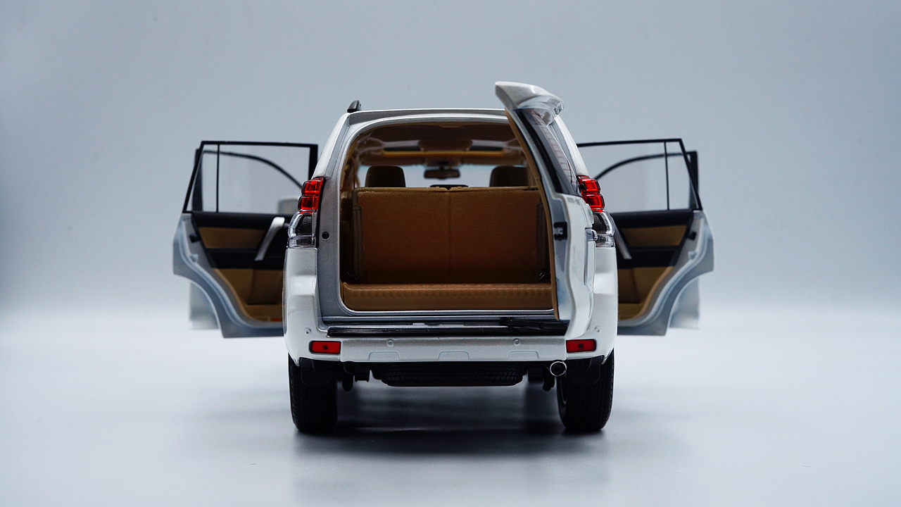 丰田普拉多VX 1:18