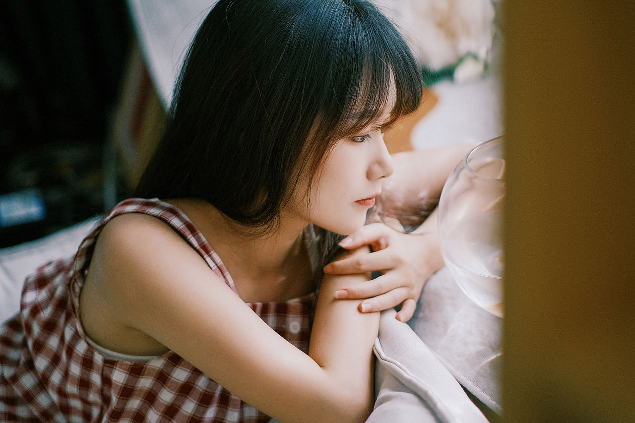 鱼缸里的你，在过着怎样璀璨的人生（图ZMzEyNzY3Njk2） - 人像摄影 - 站酷设计师玩摄影的安生原创素材 - 站酷ZCOOL