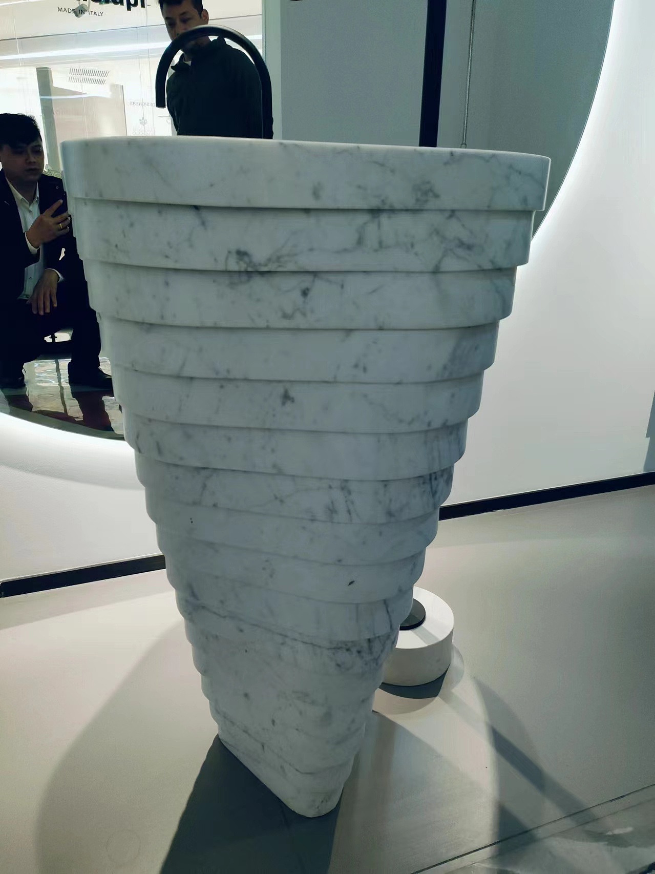 意大利卡拉拉白整雕立柱盆