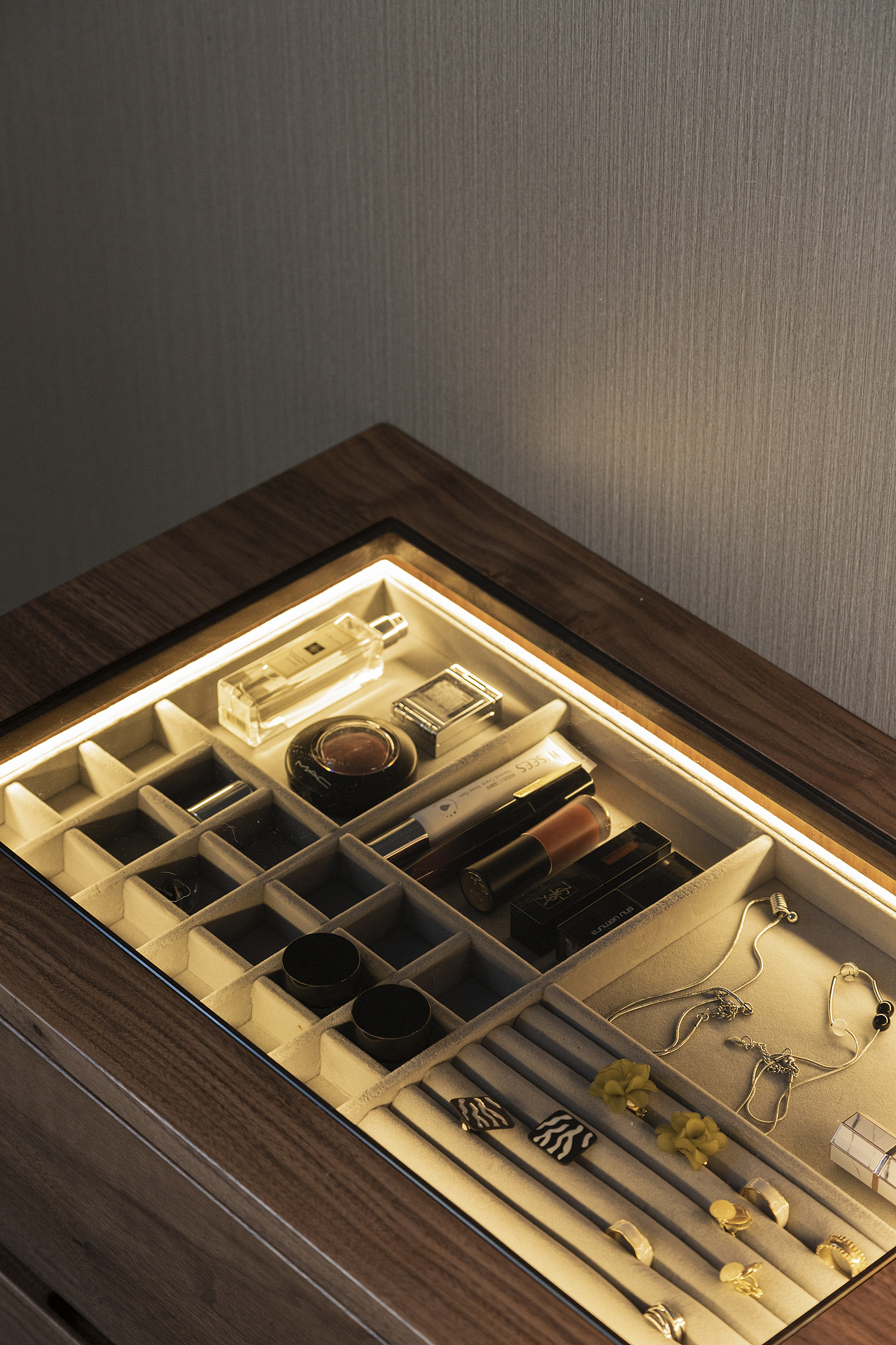 玻璃橱窗展示区