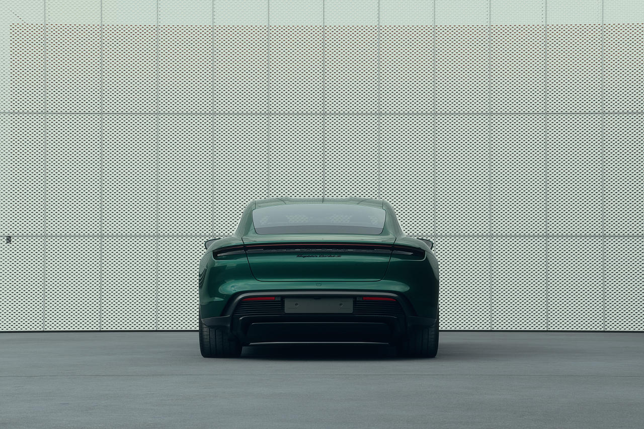 Porsche Taycan Turbo S (full CGI)